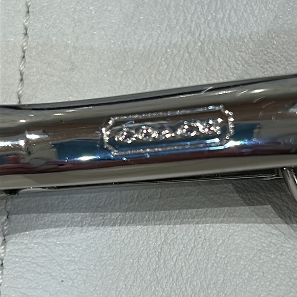 💜Beautiful Coach Shoulder Bag with zip top and side pockets💜 - Picture 5 of 9